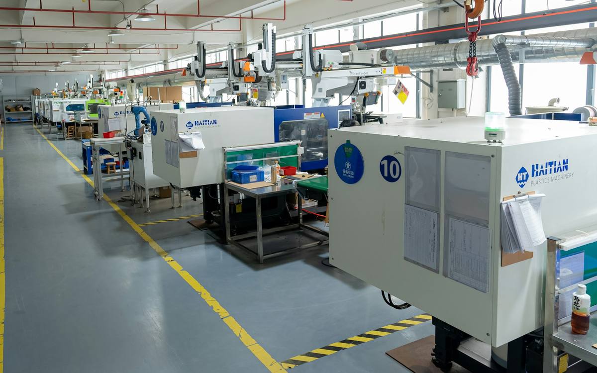 A Guangzhou contract factory floor: tooling and injection molding lines