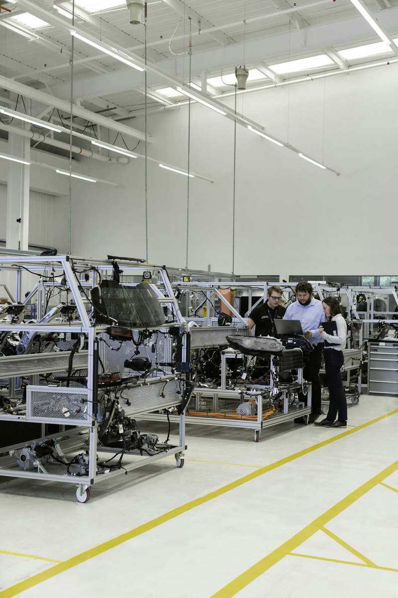 Audit di fabbrica di terze parti sul posto: revisione di licenze, linee di produzione e sistemi di qualità
