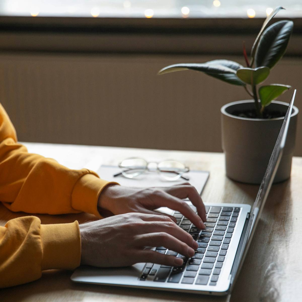 Sourcing Agent Salary in 2026: US Average, Hourly Rate & Commission
