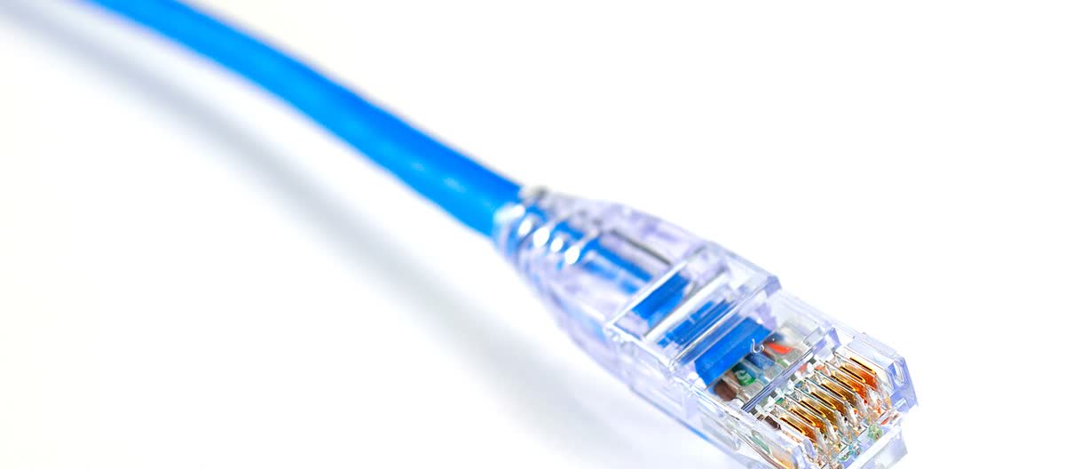 Niebieski kabel sieciowy Cat6 ze złączem RJ45