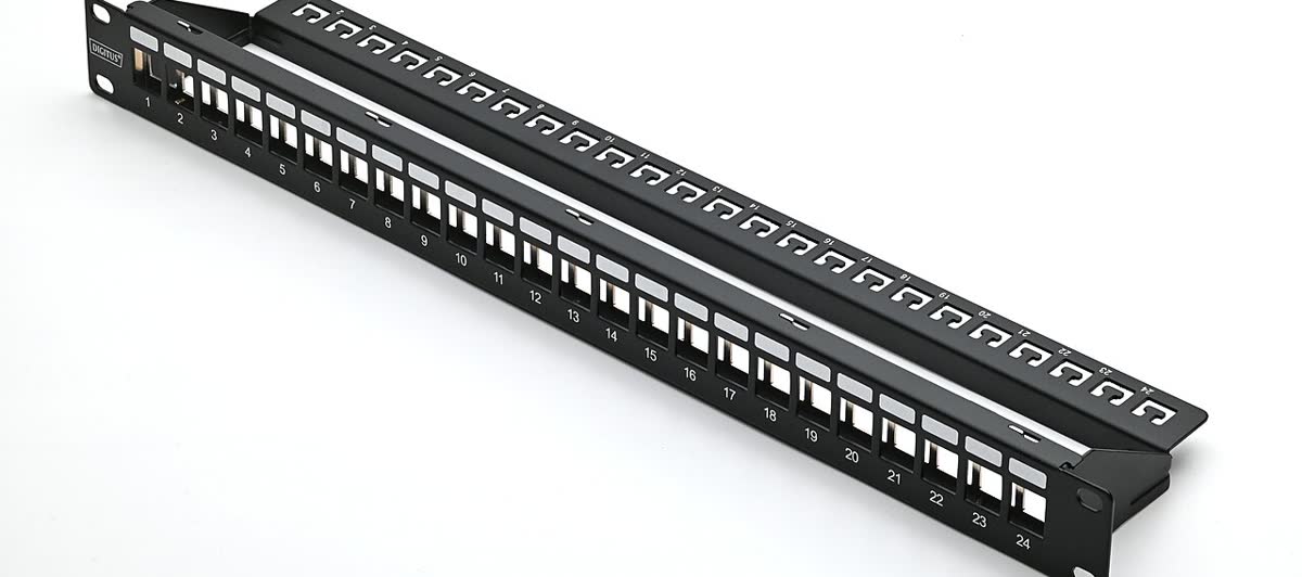 19-calowy panel krosowy 24-port z portami numerowanymi 1-24