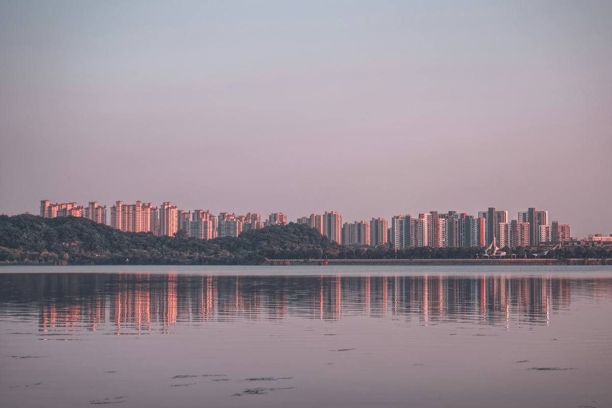 Xiamen Sourcing Agent Guide: LED, Plumbing & Fitness 2026