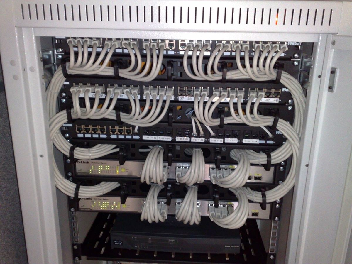 Sourcing 24-Port PoE Switches: Specs Buyers Must Know